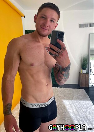 Tatted Jeremiah Cruz Oils Up His Uncut Cock And Rubs One Off!